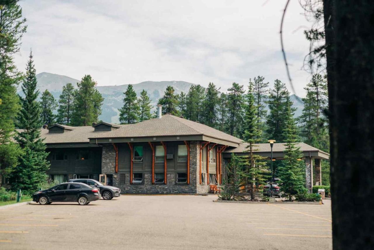 Mountaineer Lodge Lake Louise Esterno foto