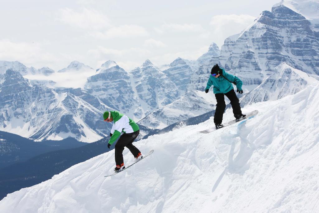 Mountaineer Lodge Lake Louise Esterno foto